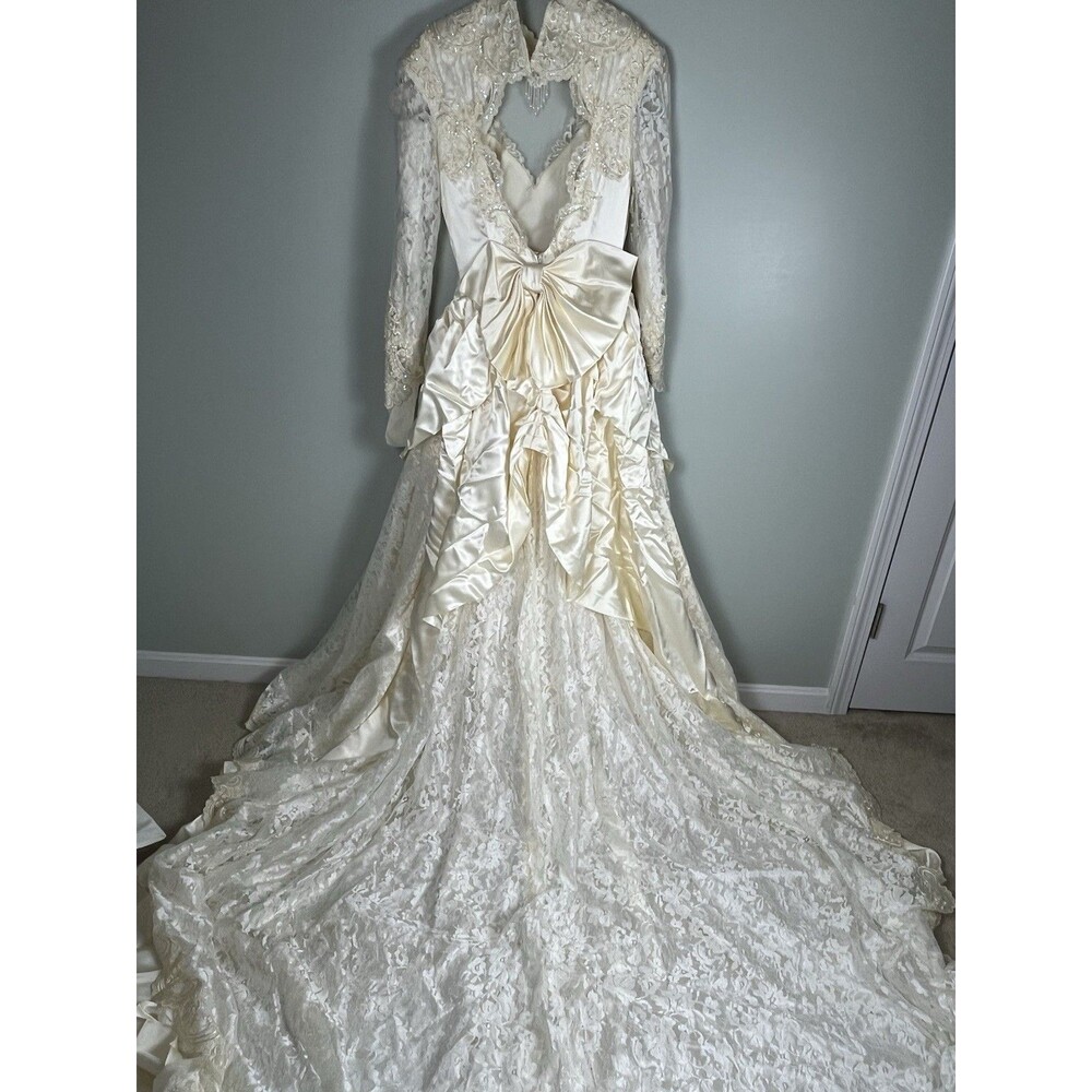 VTG Embroidered Wedding Gown Bridal Dress 10 Cathedral Train Heart back Korea - Picture 1 of 15